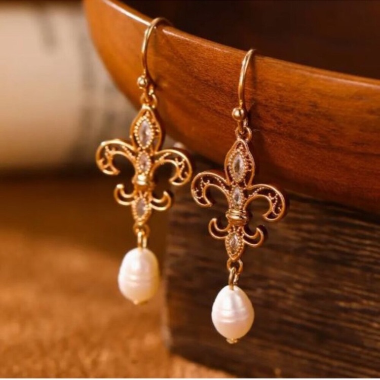 New 18k Gold Plated Fleur De Lis Baroque Pearl Drop Earrings